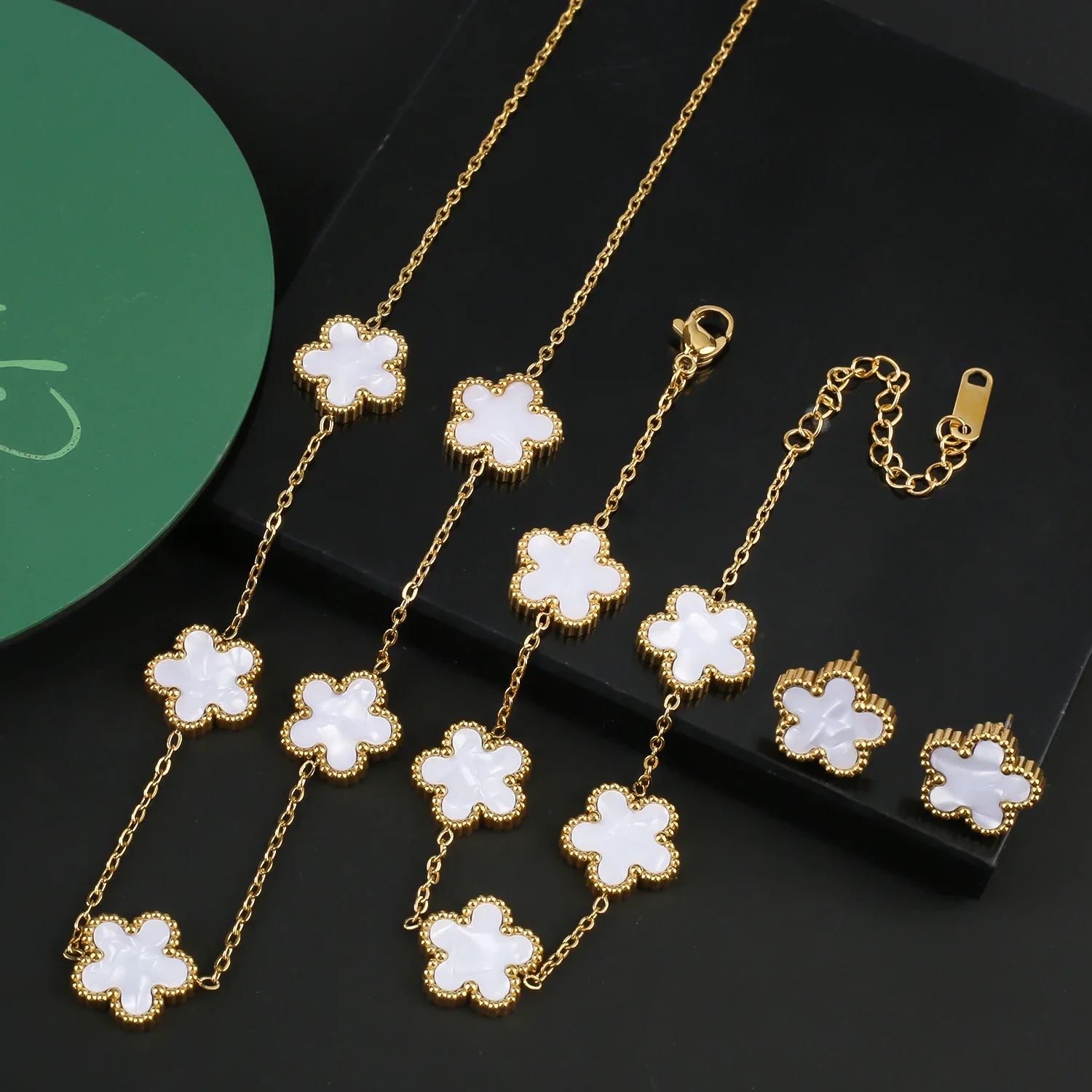 Hot Stainless Steel Gun Black Simple Plant Five-leaf Flower Bracelet Necklace Earrings Three-piece Jewellery Set Ladies Clover