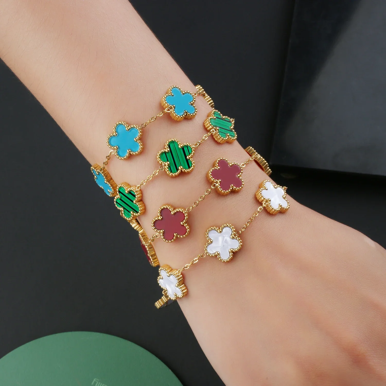 Hot Stainless Steel Gun Black Simple Plant Five-leaf Flower Bracelet Necklace Earrings Three-piece Jewellery Set Ladies Clover