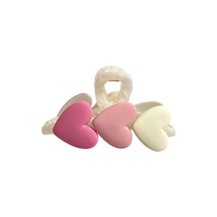 Acrylic Simple Gradient Love Heart Hair Claw Cute Three colour Hair Claw For Thick Hair Matte Haarspange For Women Accessories