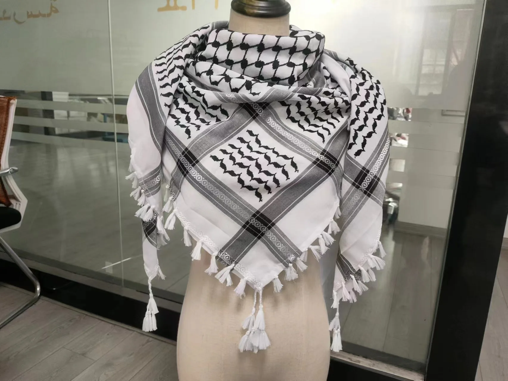 New Men Woven Keffiyeh square Scarf Arab Palestine Black on White Kufiya Arafat Hatta Original Brand Cotton Unisex Scarf shawl