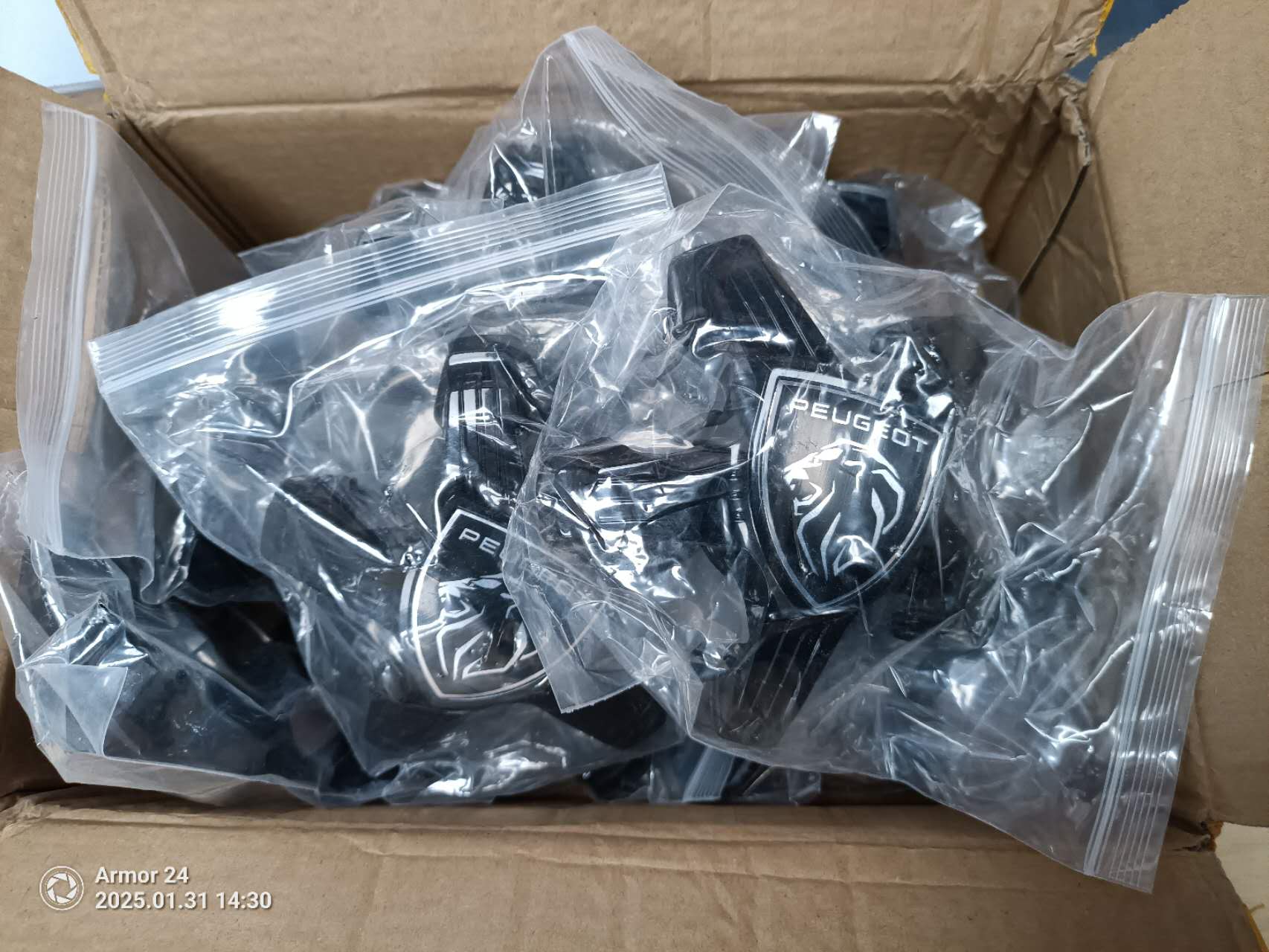 4 Pcs Car hub center cap,for Peugeot YL022040XK for Peugeot 308408508300840085008 Wheel Center Cap Hubcap Lion Claw Guard waterproof and dustproof wheel hub decorative cover, hub center with car emblem sticker accessories