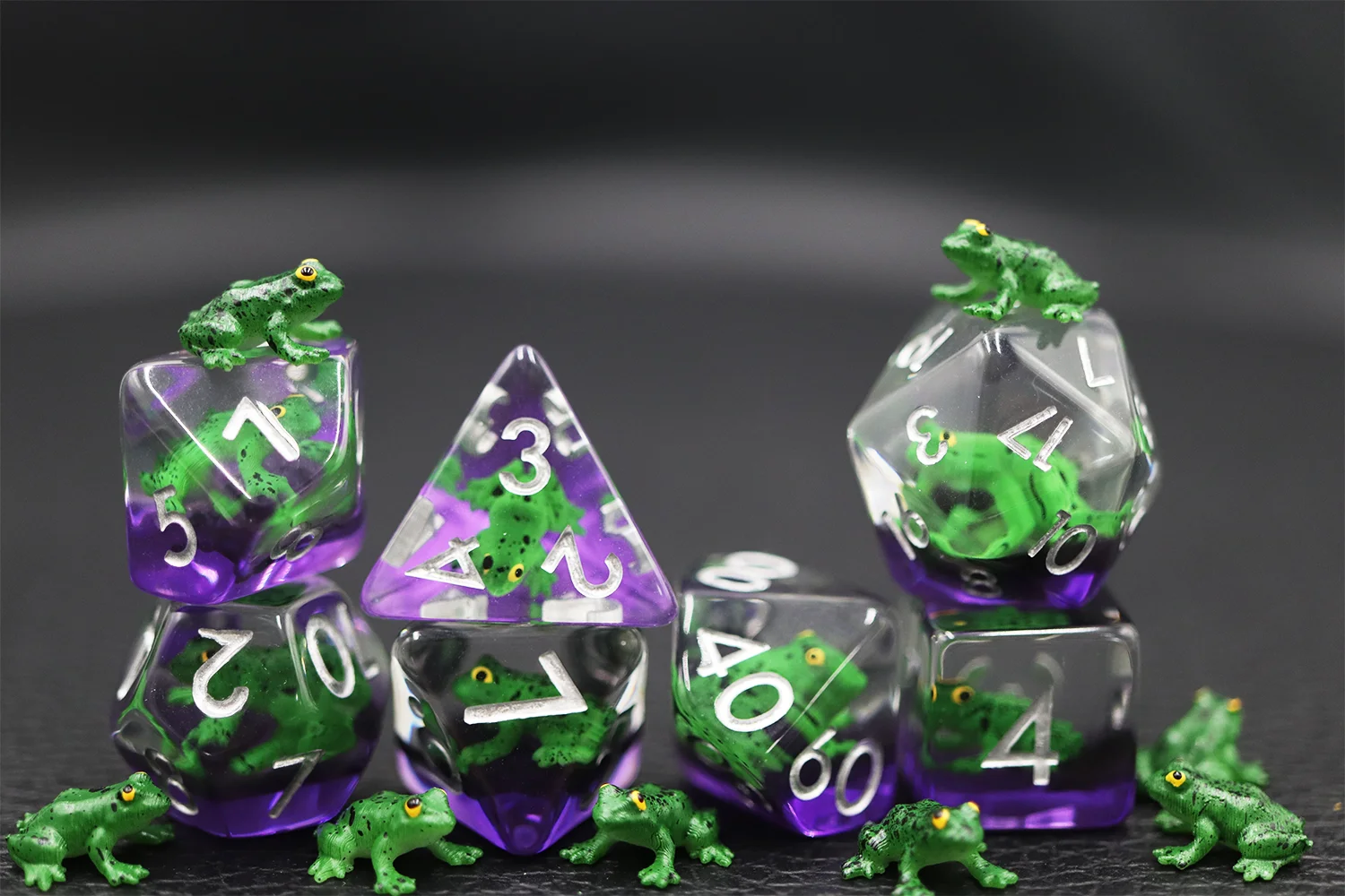 Low MOQ D d Resin High Quality Custom 16mm Polyhedral Dice Set for Dungeons And Dragons Rpg