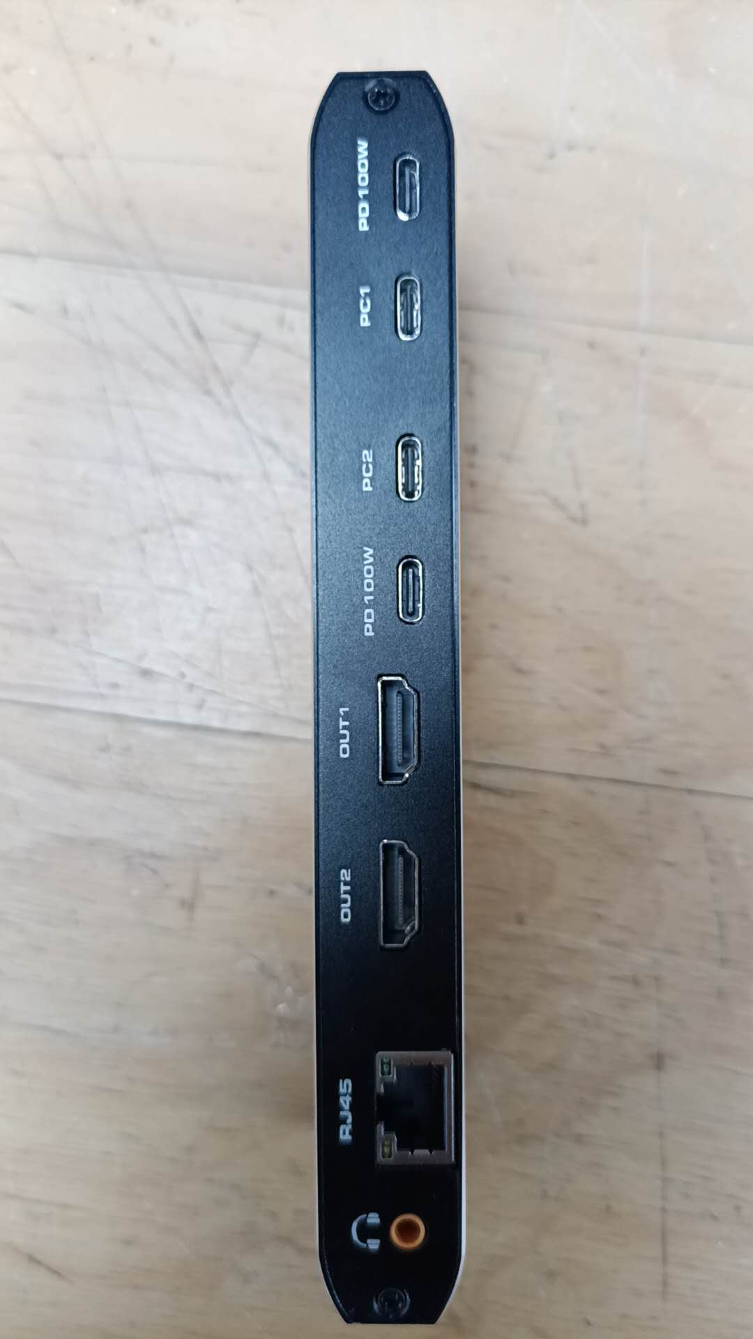 2 in 1 TYPE-C Out KVM Switch Selector Box 2x1, for 2 Computer 1 Monitor Switch with 2x USB3.0 Data Cable