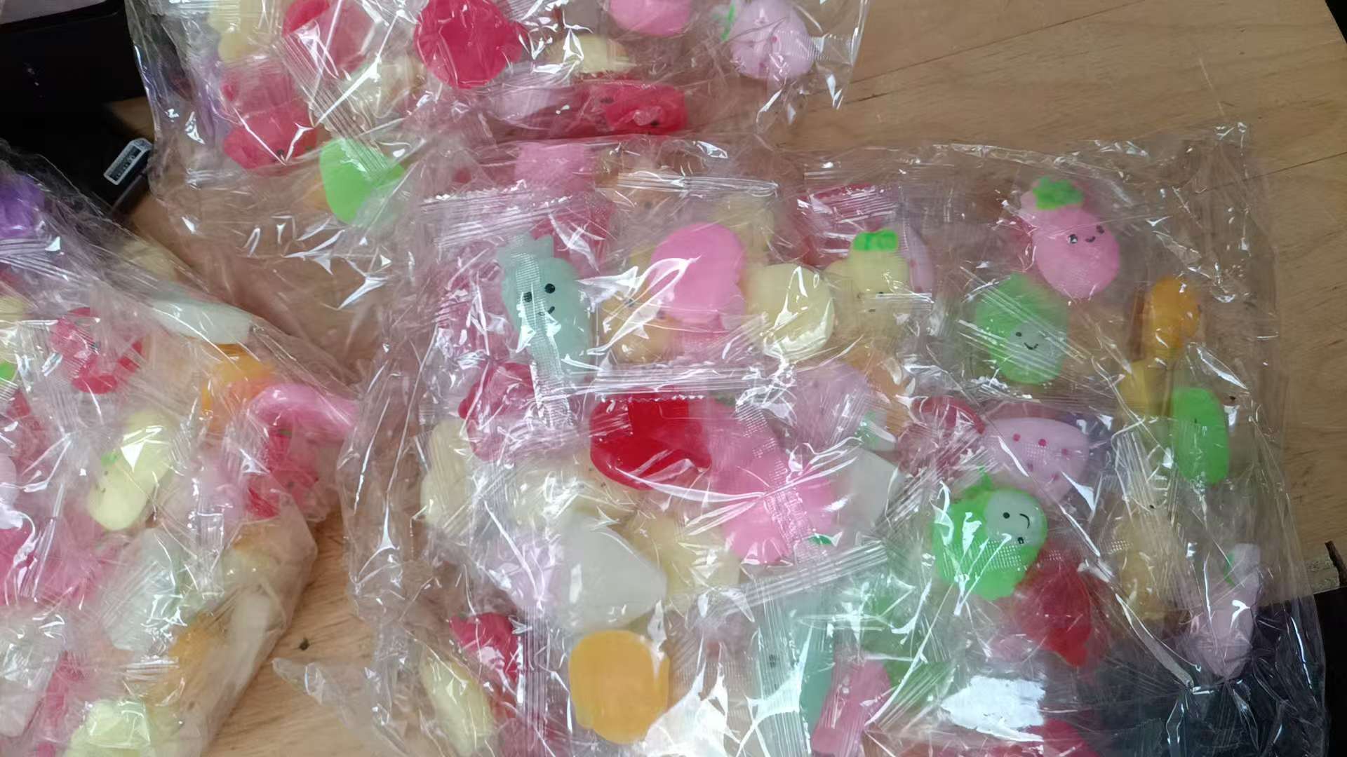 (1 pack) Mochi Squishy Toys, Easter Squishies Fidget Toys Pack - Stress Relief Toys Party Bags Fillers for Easter Basket Stuffers Valentines Gifts Boys Girls Birthday Party Favors Gifts(Random)